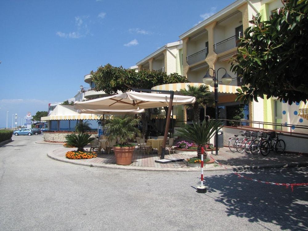 Hotel La Tonnara Amantea Exterior photo