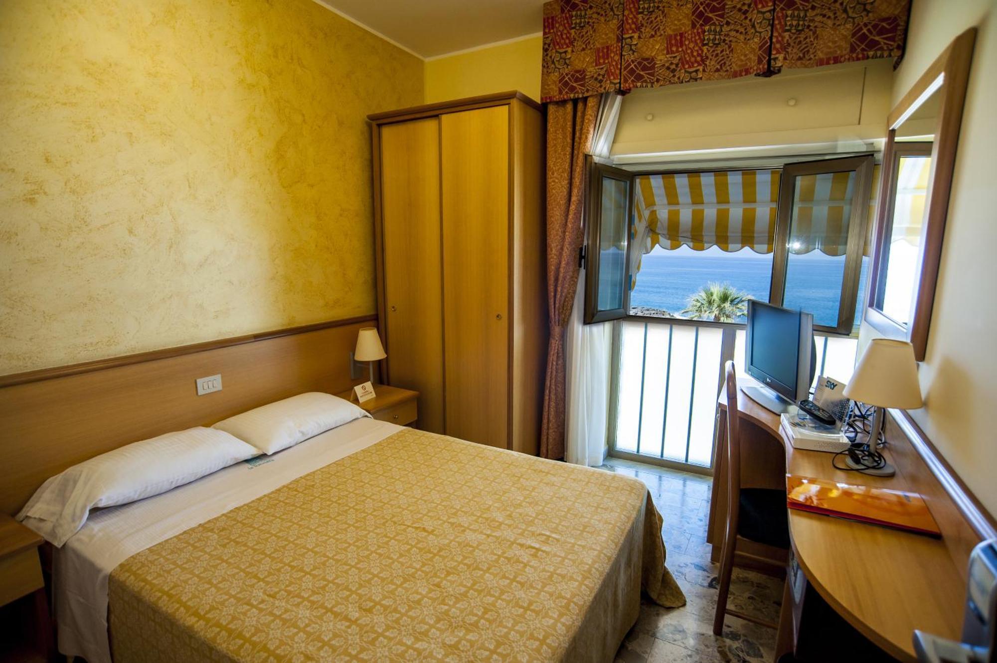 Hotel La Tonnara Amantea Room photo